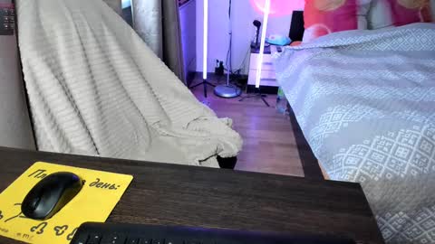 Asy no face  online show from March 3, 1:26 pm