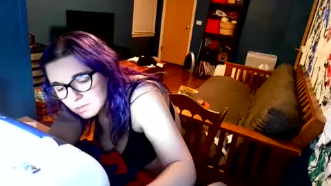 Snapshot of nakedcrafts chatting on February 10, 6:31 am Lizzy online show from February 10, 6:31 am
