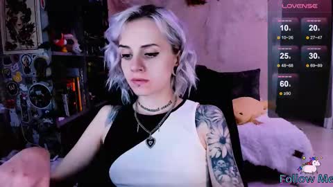 Snapshot of nanitamoore chatting on October 6, 9:52 pm Monday-Friday 12-4 AM and 6-9 AM New York time online show from October 6, 9:52 pm