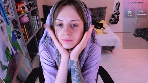 Snapshot of nanitamoore chatting on December 9, 8:11 am Monday-Friday 12-4 AM and 6-9 AM New York time online show from December 9, 8:11 am