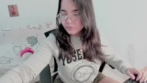 Snapshot of naoko_uwu chatting on February 14, 12:09 am Naoko online show from February 14, 12:09 am