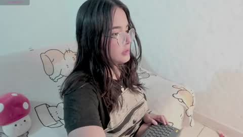 Snapshot of naoko_uwu chatting on February 25, 12:47 am Naoko online show from February 25, 12:47 am