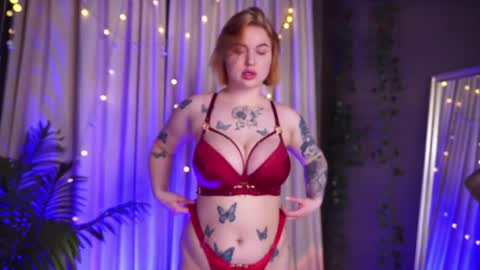 naomi_hotterr online show from May 16, 6:16 am