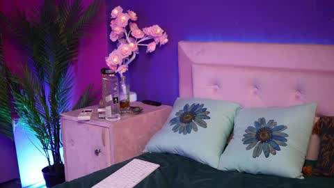  Naomi  online show from April 21, 1:42 am