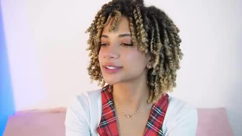naomidawson online show from May 20, 11:57 pm