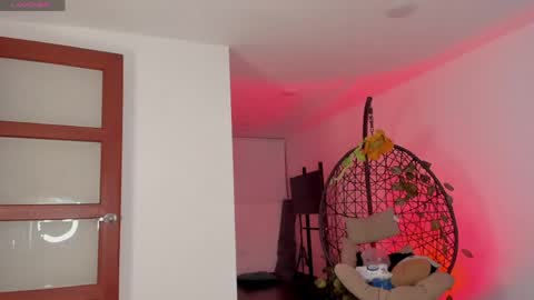 Naomi  online show from April 28, 3:21 am