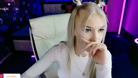 naomihita online show from April 24, 12:30 pm