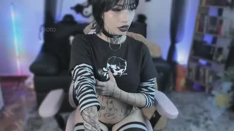 Naomi online show from April 4, 7:45 pm