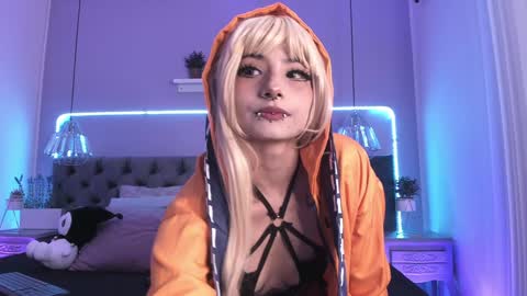 Snapshot of naomii_soto chatting on December 9, 8:44 pm Naomi online show from December 9, 8:44 pm