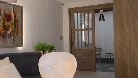 Naomi online show from April 19, 5:02 pm