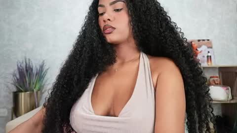 Naomi     online show from April 23, 4:09 am