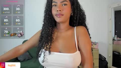 Snapshot of naomixjones1 chatting on October 15, 11:18 pm Naomi online show from October 15, 11:18 pm