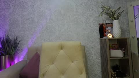 Naomi     online show from April 25, 6:49 am