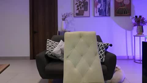 Naomi     online show from June 7, 4:52 am