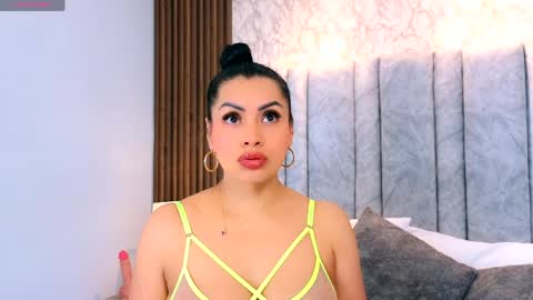 Naomy Smith online show from April 17, 11:34 am