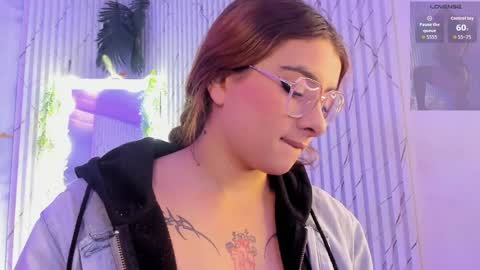 Naomy  online show from April 22, 3:25 am