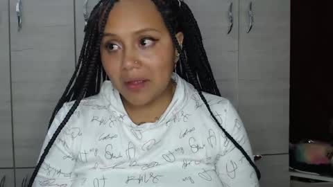 naomylux1 online show from March 6, 5:02 am