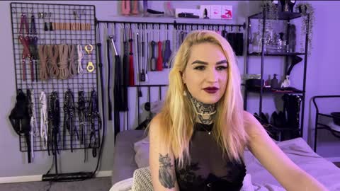    -      online show from February 5, 8:14 pm