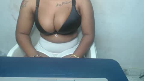 nasty_luna0 online show from November 17, 7:25 pm