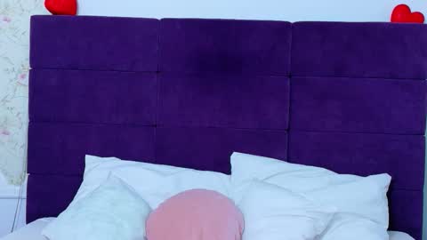 nataliacroft online show from March 17, 3:38 pm