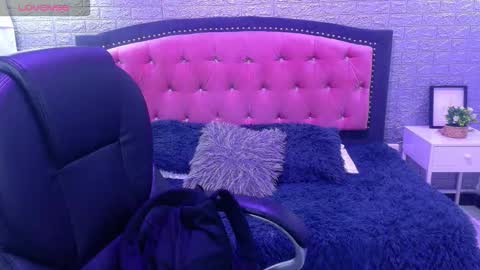 Snapshot of natalie_loffreda chatting on October 20, 3:42 am natalie online show from October 20, 3:42 am