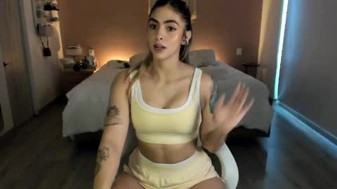 anatalybee online show from April 26, 9:56 pm