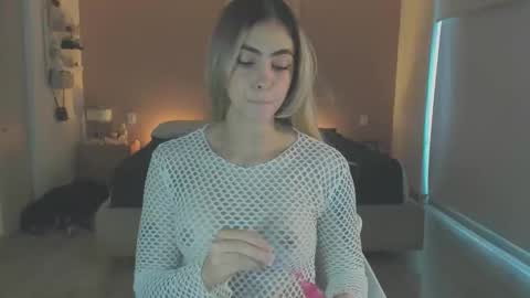 anatalybee online show from April 11, 10:02 pm