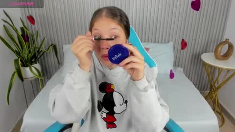 Snapshot of nataly_rodri chatting on February 15, 12:11 pm Nataly online show from February 15, 12:11 pm