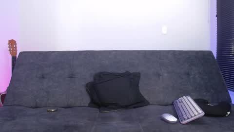   online show from November 25, 8:09 pm