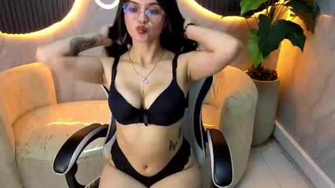 Snapshot of nathaly_tp chatting on October 1, 8:47 pm Nathy  online show from October 1, 8:47 pm