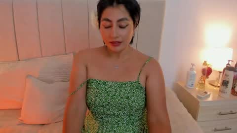 Nathalie online show from May 3, 12:30 pm