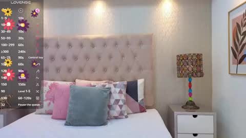 Snapshot of nattyqueen_ chatting on January 22, 1:42 pm NattyQueen online show from January 22, 1:42 pm