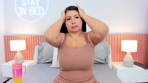 Snapshot of natural_bigboobs chatting on February 25, 8:11 pm Jazmin Bigboobs online show from February 25, 8:11 pm