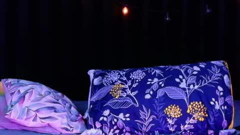 Gwen  online show from December 5, 7:37 pm