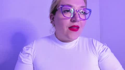 Snapshot of naty__mature_ chatting on October 3, 11:43 pm Nataly online show from October 3, 11:43 pm