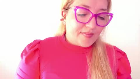 Snapshot of naty__mature_ chatting on October 15, 9:45 am Nataly online show from October 15, 9:45 am
