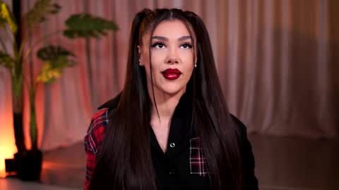 Naty online show from April 25, 7:11 pm