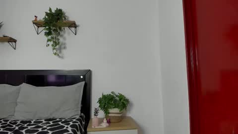 Snapshot of naughty_1girl chatting on February 24, 8:47 pm Emily online show from February 24, 8:47 pm