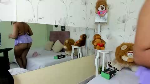 Zoe online show from February 7, 7:27 pm