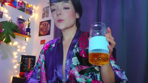 Em  please help me reach 100 thumbs up 3 online show from January 21, 7:15 am