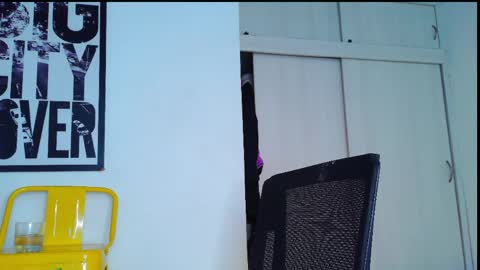 Em  please help me reach 100 thumbs up 3 online show from April 12, 6:54 pm