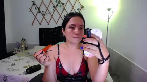 Snapshot of naughtygirl_mmm chatting on October 19, 3:58 pm Valeria online show from October 19, 3:58 pm