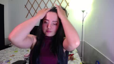 Snapshot of naughtygirl_mmm chatting on October 15, 8:44 pm Valeria online show from October 15, 8:44 pm