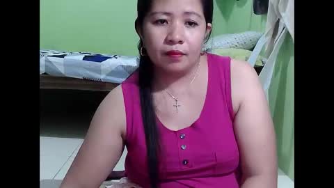 Snapshot of naughtymom26 chatting on January 31, 10:42 am naughtymom26 online show from January 31, 10:42 am