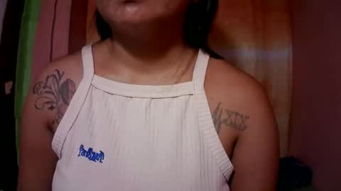 Snapshot of naughtymom_33 chatting on October 19, 7:43 am naughtymom_33 online show from October 19, 7:43 am