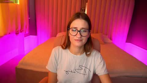 Snapshot of naughtynursevibe chatting on October 20, 8:39 am Ur Nurse online show from October 20, 8:39 am