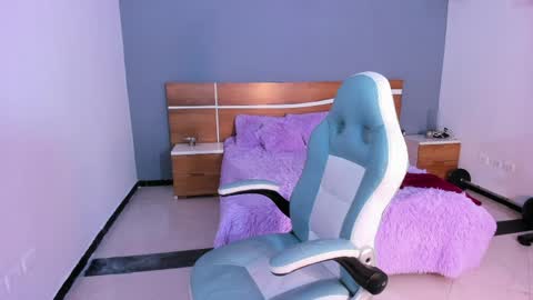 naugthy_brunette_ online show from April 23, 6:32 pm