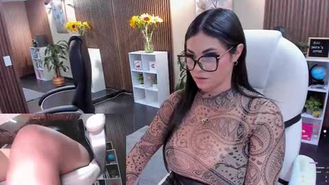 Snapshot of naugthyelli chatting on October 10, 12:37 am online show from October 10, 12:37 am