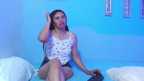 Snapshot of naya_10 chatting on September 27, 11:45 pm naya_10 online show from September 27, 11:45 pm