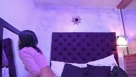 Snapshot of nayara_macherano chatting on February 17, 9:03 am nayara_macherano online show from February 17, 9:03 am